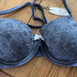 Elegant Lace Underwire Bra in Gray